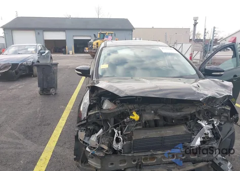 2015 Ford Focus Se z USA, uszkodzony, nr VIN 1FADP3K2XFL379082